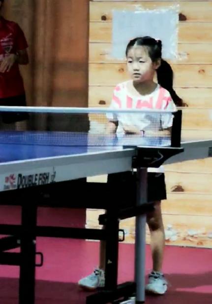 小依依乒乓选手,乒乓小依依抖音