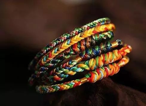 金锁银锁有什么讲究,平安锁怎么戴才好看