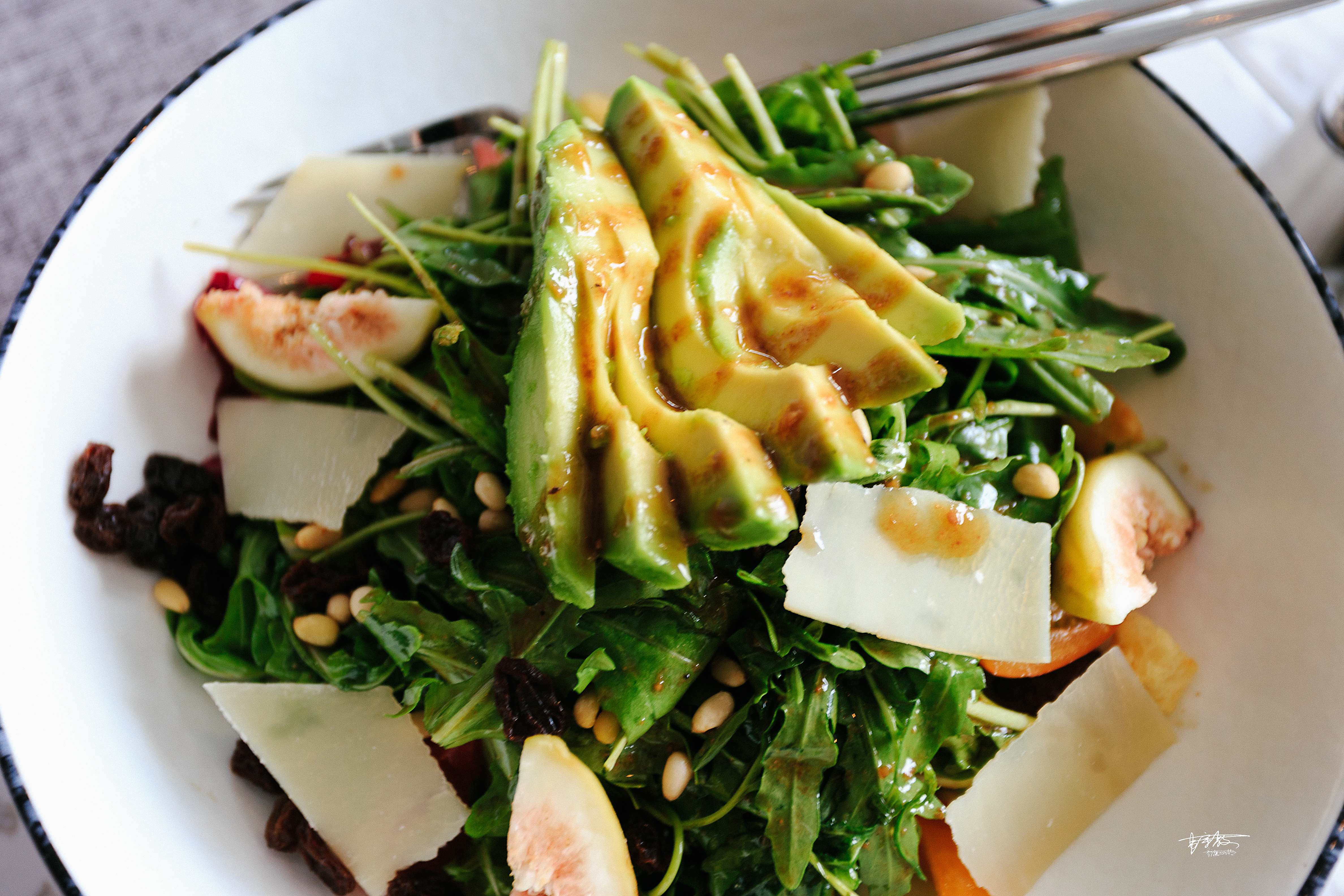 有一种美食叫相见恨晚，西单藏着一家闹中取静的美味西餐厅