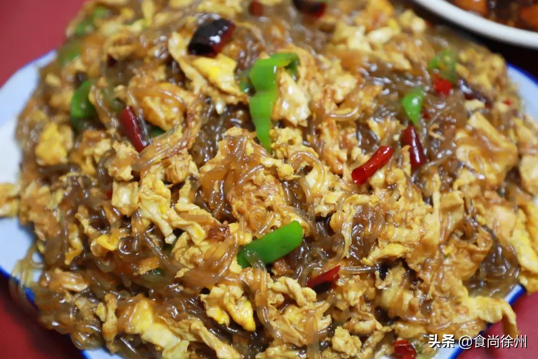 很多人从这家夫妻馆子认识徐州菜，芝麻鸡、沸腾鱼爆辣爆好吃