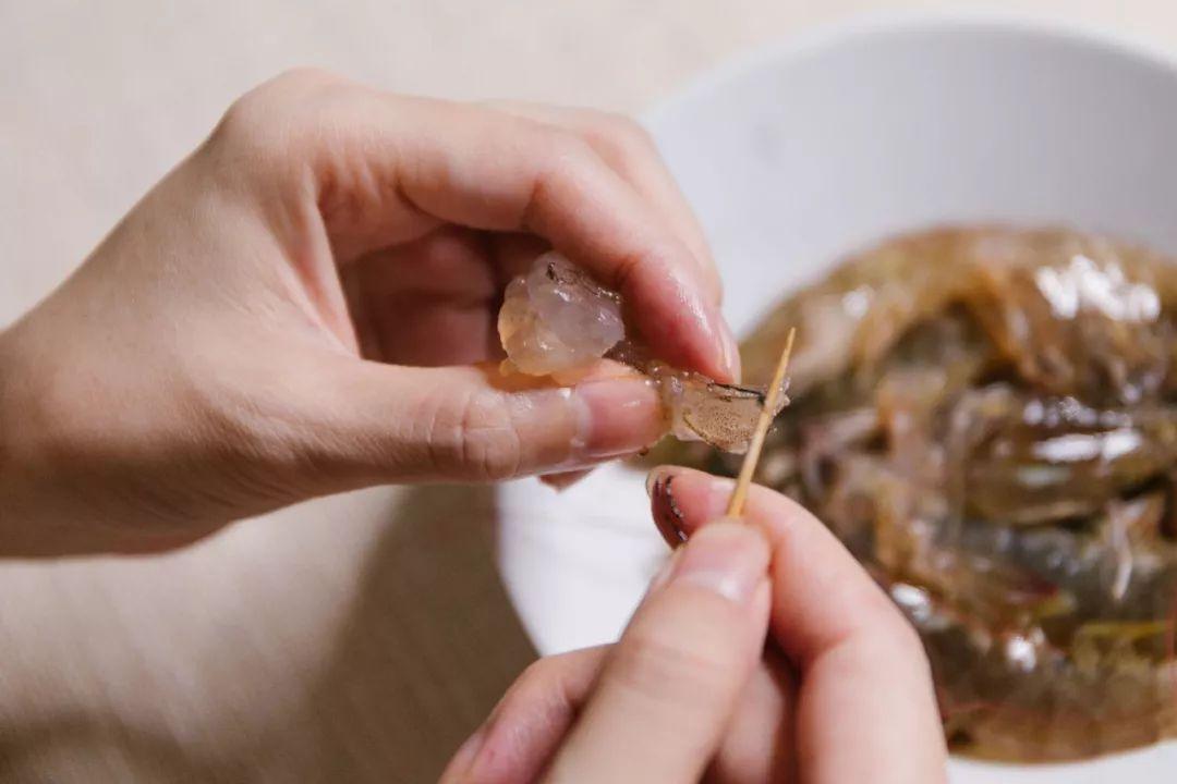 虾线很脏是新鲜还是不新鲜,虾线真的不能吃吗