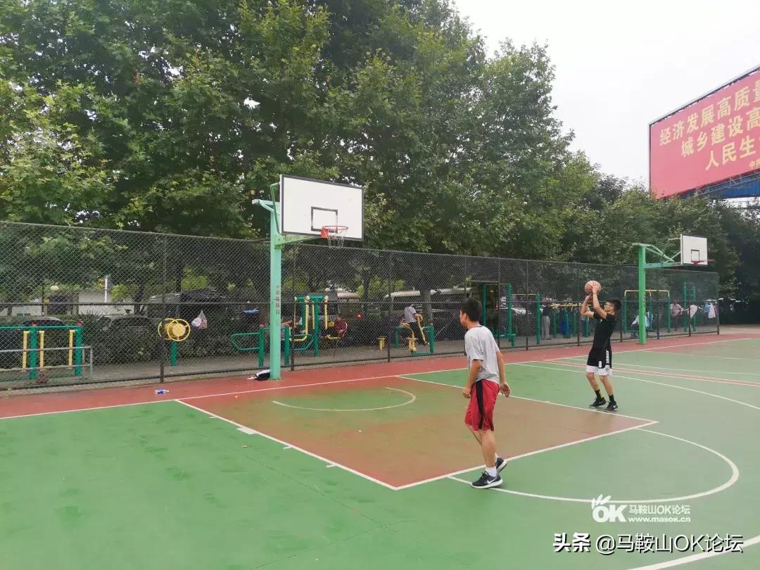 怀念在篮球场上挥汗如雨的日子,篮球场挥洒着青春与汗水的地方