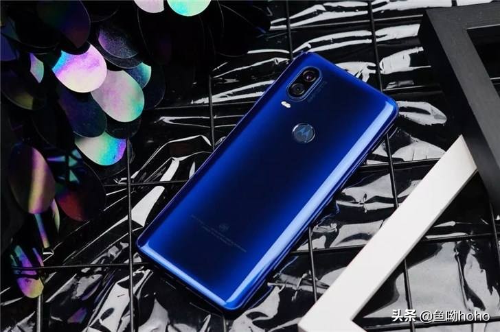 摩托罗拉p50手机三选二卡槽,摩托罗拉g50手机和p50哪个好