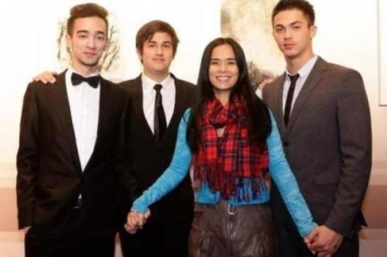 一首爱的奉献女版,一首爱的奉献原唱