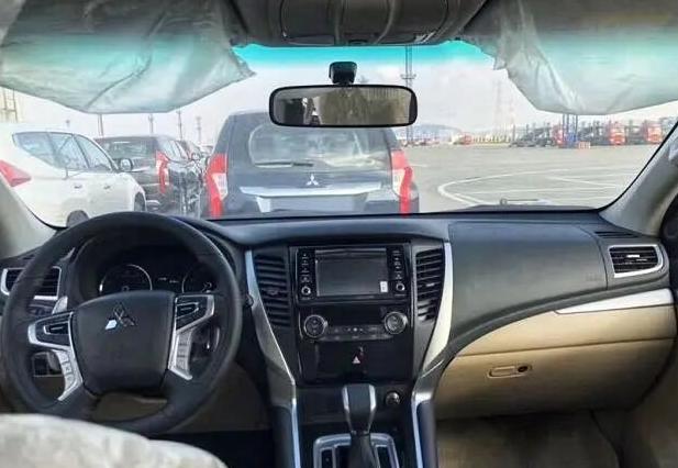 最新款三菱帕杰罗越野性能,一代战神三菱帕杰罗速跑