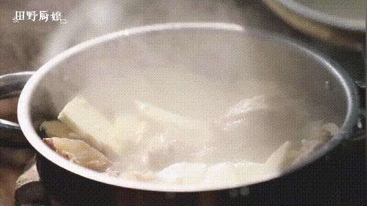 腌制的笋弄什么菜好吃,腌笋烧肉最正宗做法