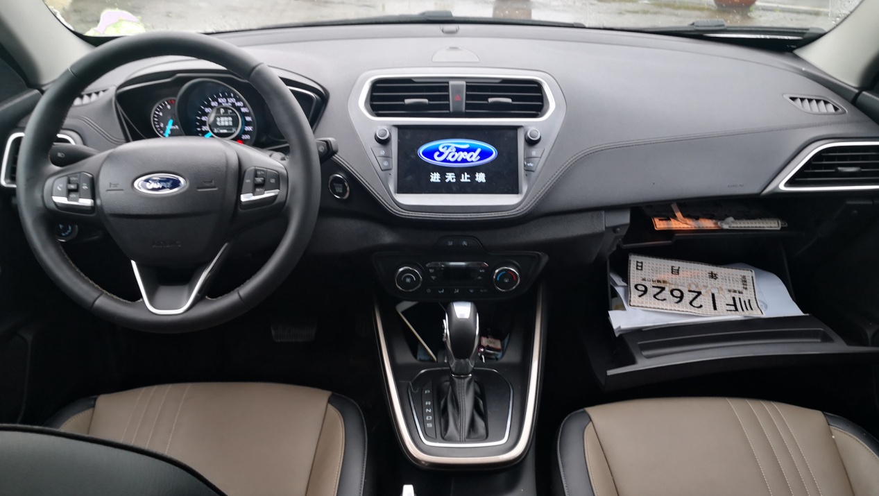 小试长安福特福睿斯轿车的乐趣不是人人都懂