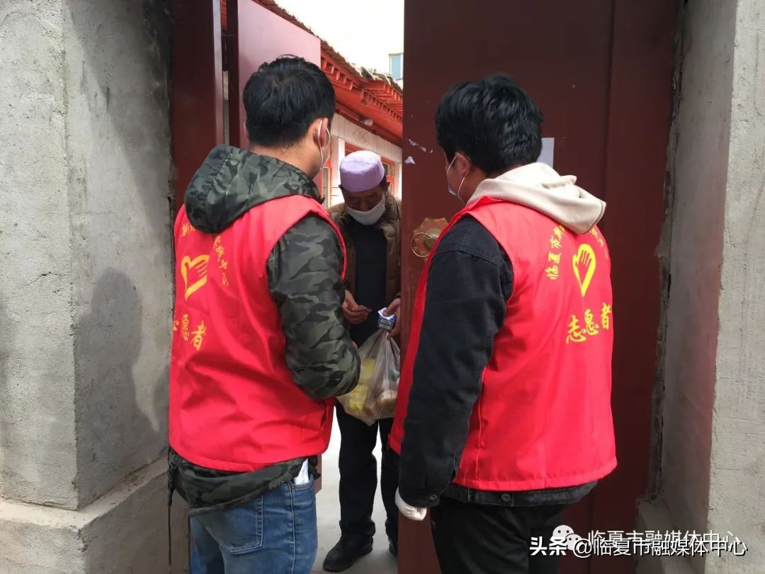 临夏市东区街道李孟社区：“跑腿代购”服务为疫情防控增添别样温情