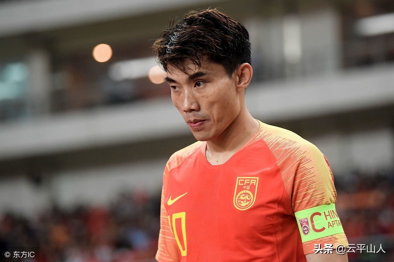 0比3反应中伊真实差距，郑智退出谁来接替国足队长