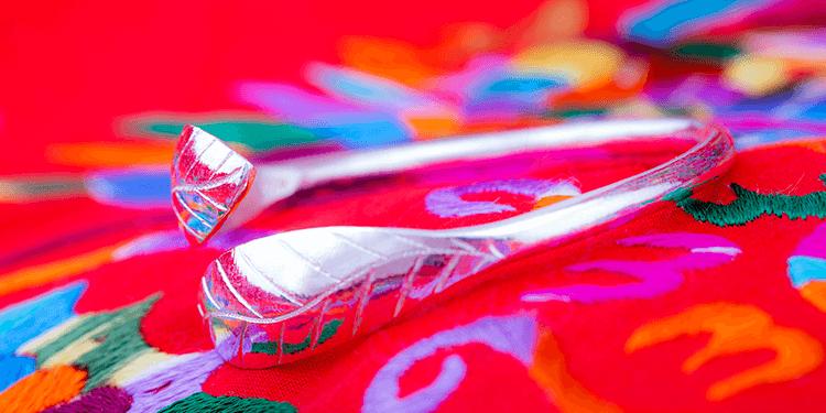 纯银饰品变色吗,纯银饰品为什么发黄