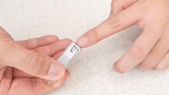 日本小哥攒钱,日本小伙收集指甲做戒指