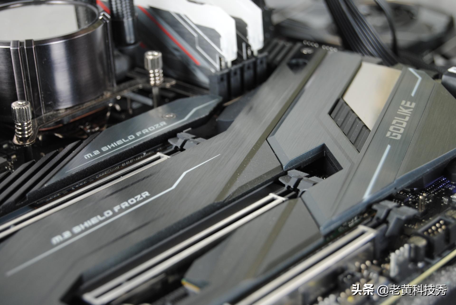 微星z490-s01怎么插固态,微星z490gamingcarbon各插口解读