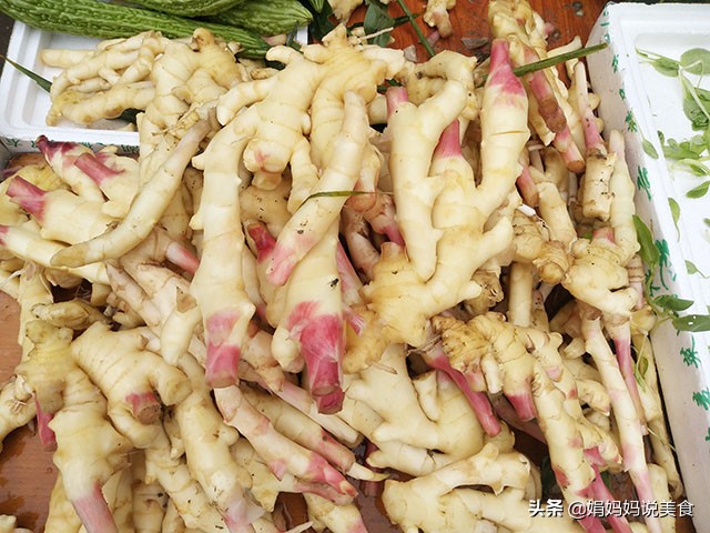 每年入伏都买5斤它,用奶奶教的方法泡一泡,简单好做,又甜又脆