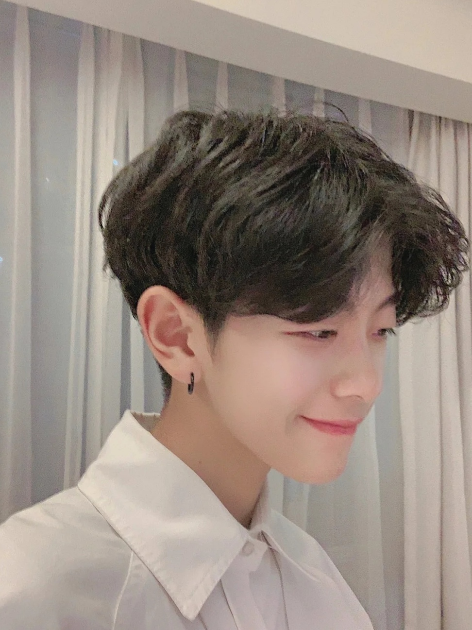 最流行的男生发型看起来超级年轻,今年最流行的男生短发型