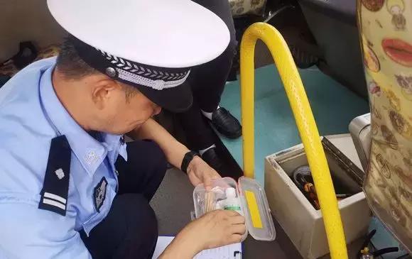 校车突发故障,校车出现故障