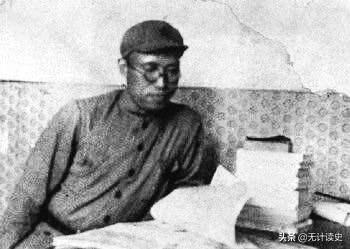 他是唯一上过大学的元帅，却因资历最浅而受争议，主动降级被拒绝