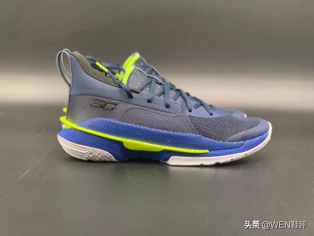 库里和ua合作的第一双鞋,ua库里篮球鞋