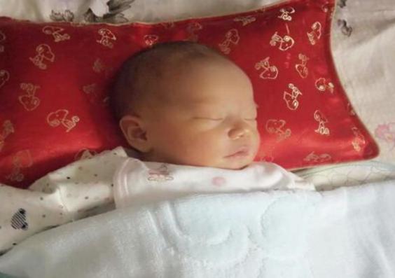 小朋友睡觉要不要枕头,孩子是否需要分床睡