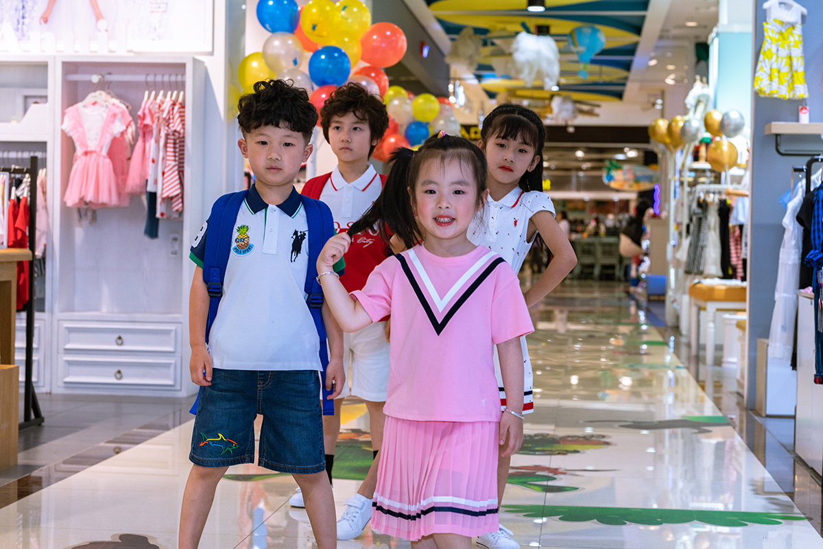 童装大卖场儿童节如何布置,儿童节给小孩买什么衣服才好看