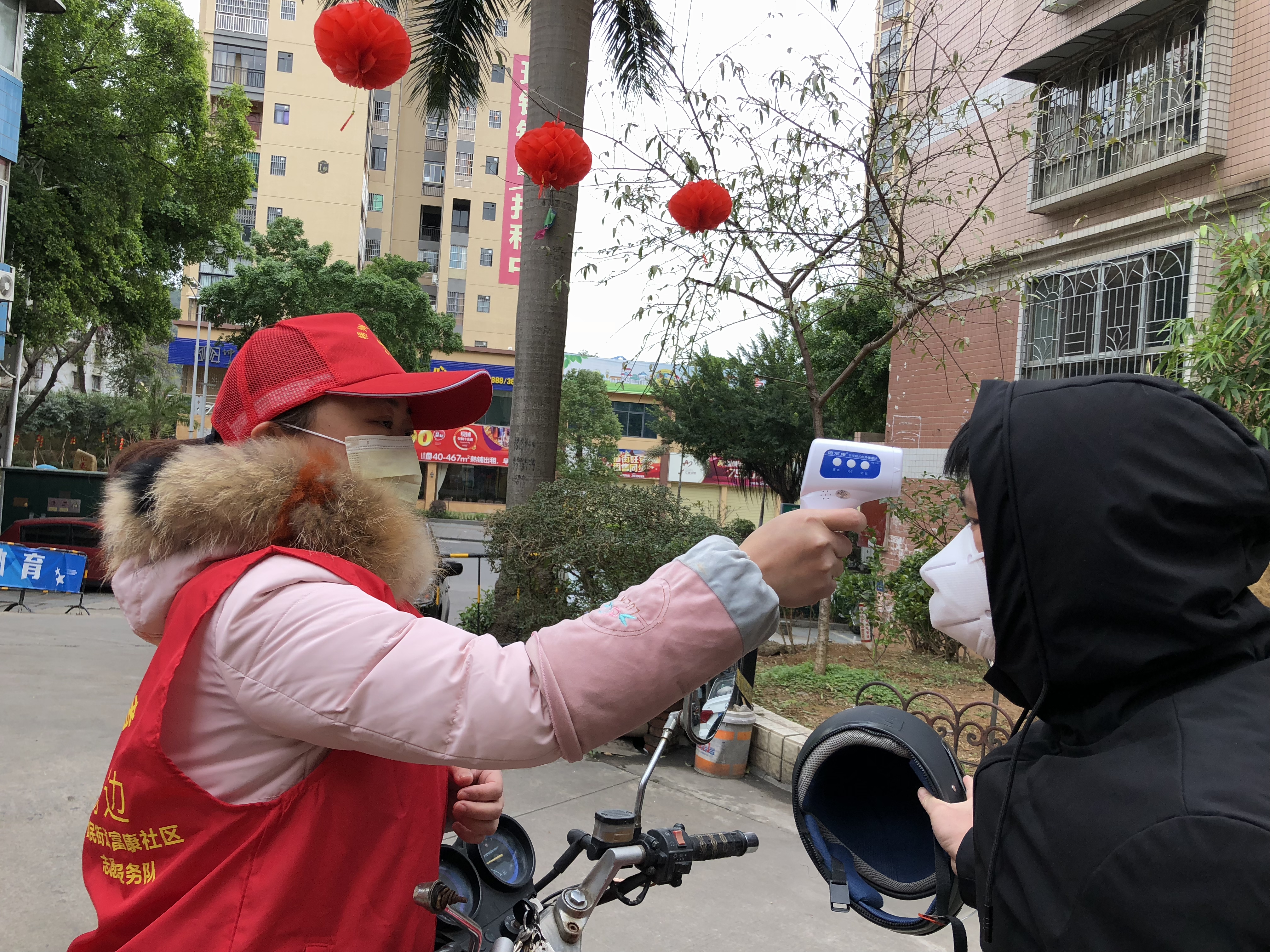 疫情防控党员志愿者冲锋在前,疫情防控志愿者冲锋在前