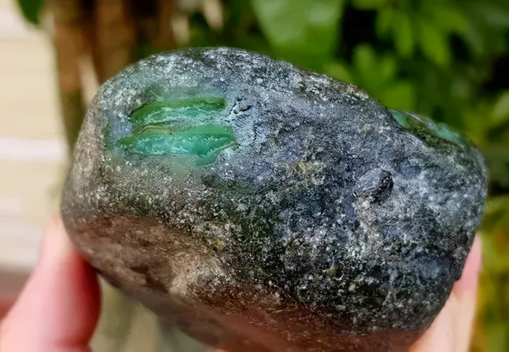 莫西沙翡翠的特征,莫西沙翡翠有黑点