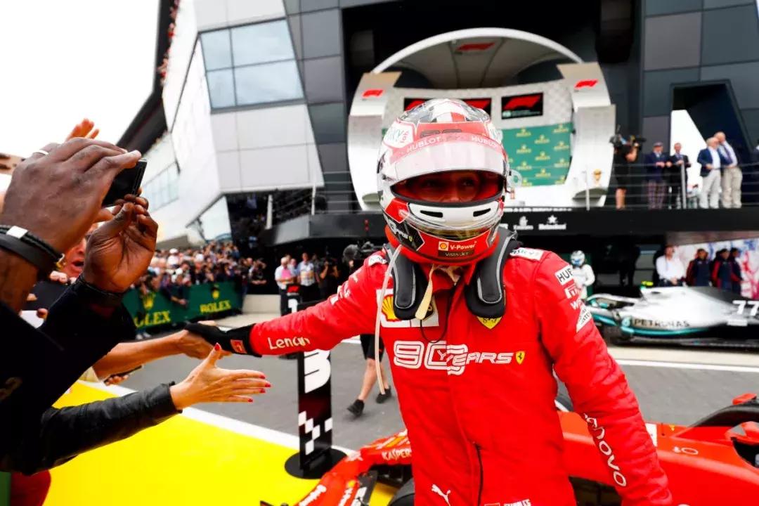 汉密尔顿夺f1英国站冠军 (f1英国大奖赛汉密尔顿爆胎夺冠)