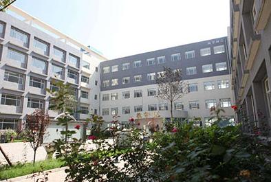 华大卫校和成一附属哪个好,成都华大医药卫生学校分数线多少