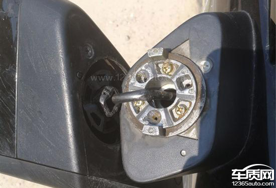 北京bj20后视镜折叠过度碰到玻璃,北京bj20手动折叠后视镜脱落