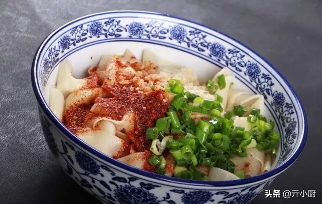 怎么做油泼面又好吃又简单,怎么做出来的油泼面好吃