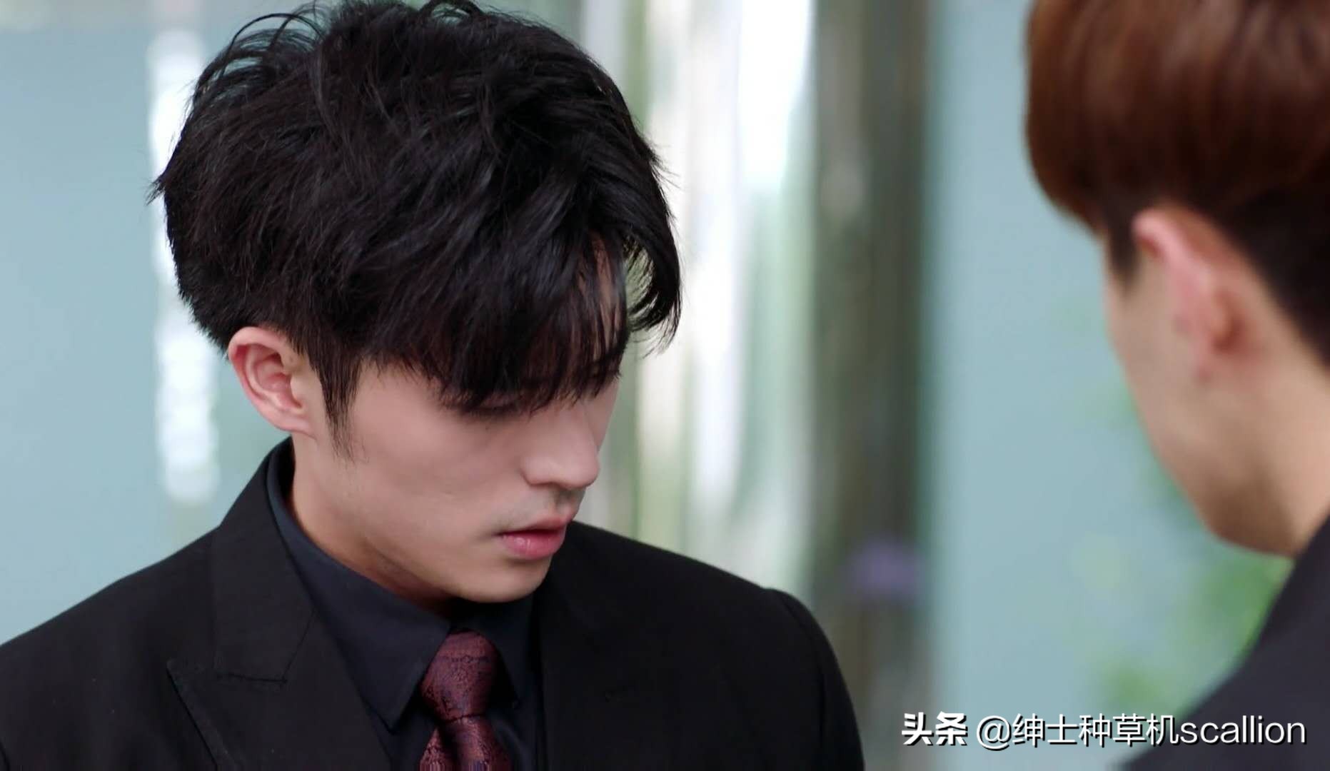 从影视剧看穿搭十一：万能的色调、高贵的象征——黑色衬衫