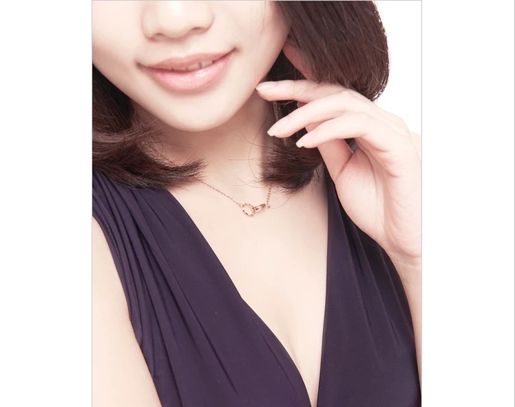 适合18岁戴的首饰,20岁女生戴什么金首饰好看