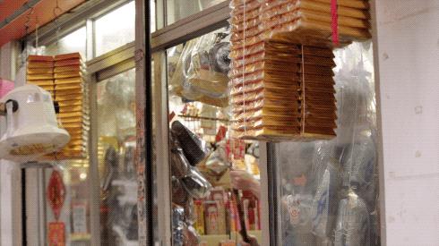 香港阴间设计师:为黄家驹订做电吉他,为张国荣粉丝订做咖啡厅..