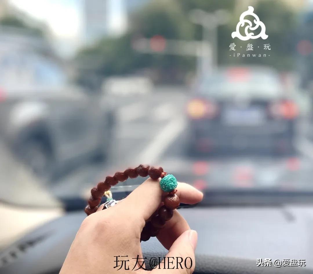 一条小金刚,他盘了720天,包浆很赞,谁说大干手不适合盘串