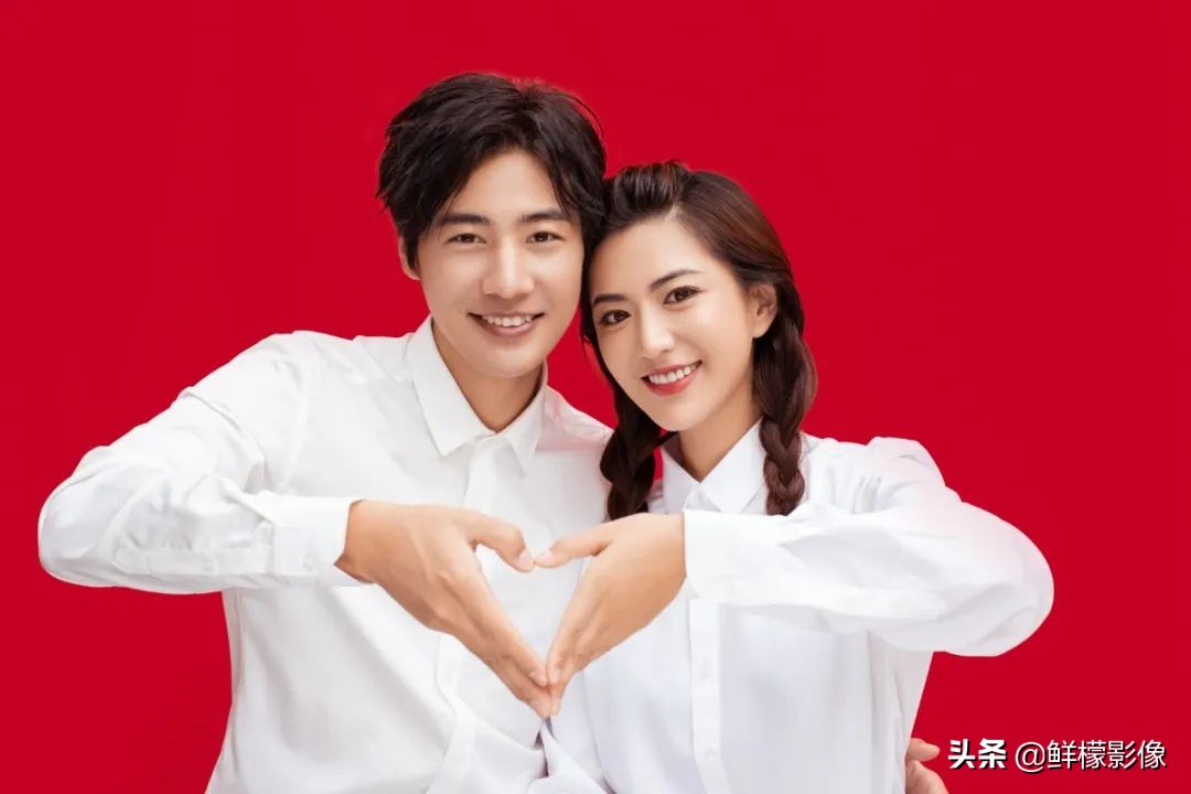 结婚纪念照怎么拍最美,穿黑色衣服拍结婚证件照好看吗