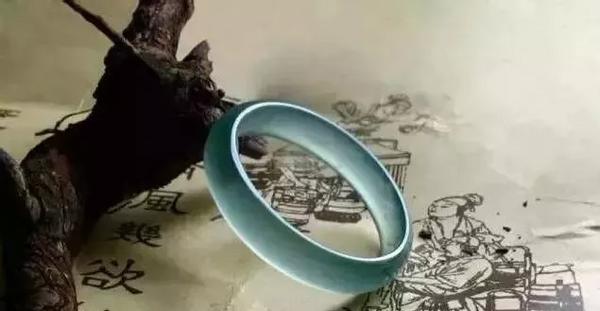 什么是油青翡翠,油青翡翠原石的价值