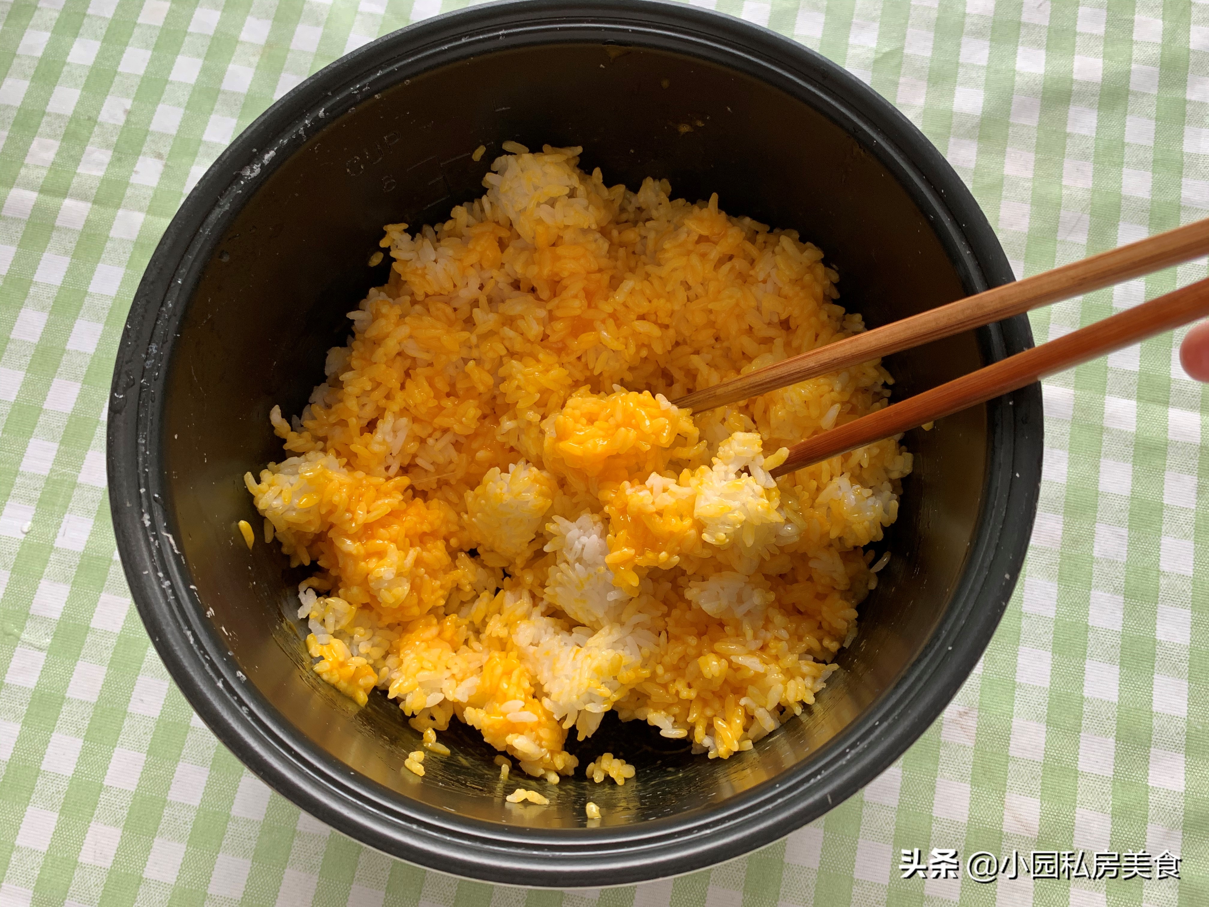 黄金蛋炒饭一炒就一坨,黄金蛋炒饭很腥