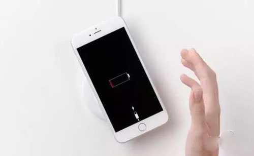 苹果8p开机logo亮了几秒又黑屏视频,苹果8p突然黑屏充电没反应正常吗