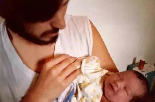 被全世界封神的乔布斯，也是位普通又孤独的父亲