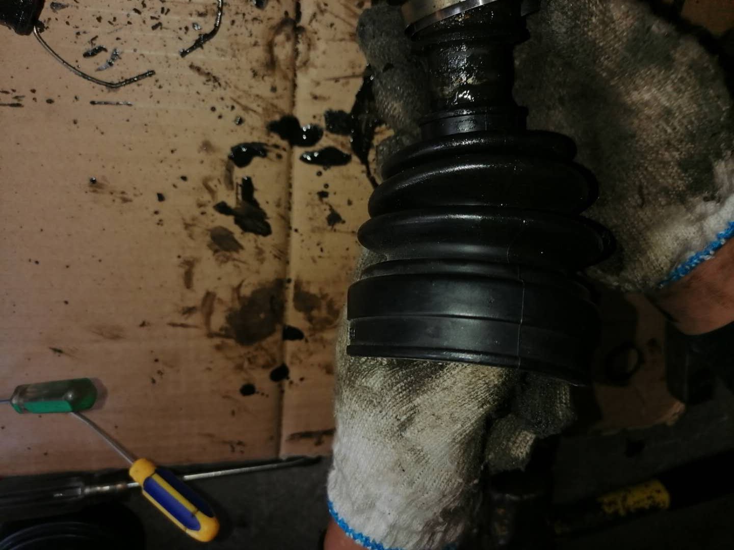 奇骏半轴球笼漏油的后果,奇骏半轴球笼坏了