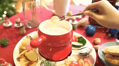 中国人又对火锅下手:火锅奶茶、火锅蛋糕,而老外吃的火锅更奇怪