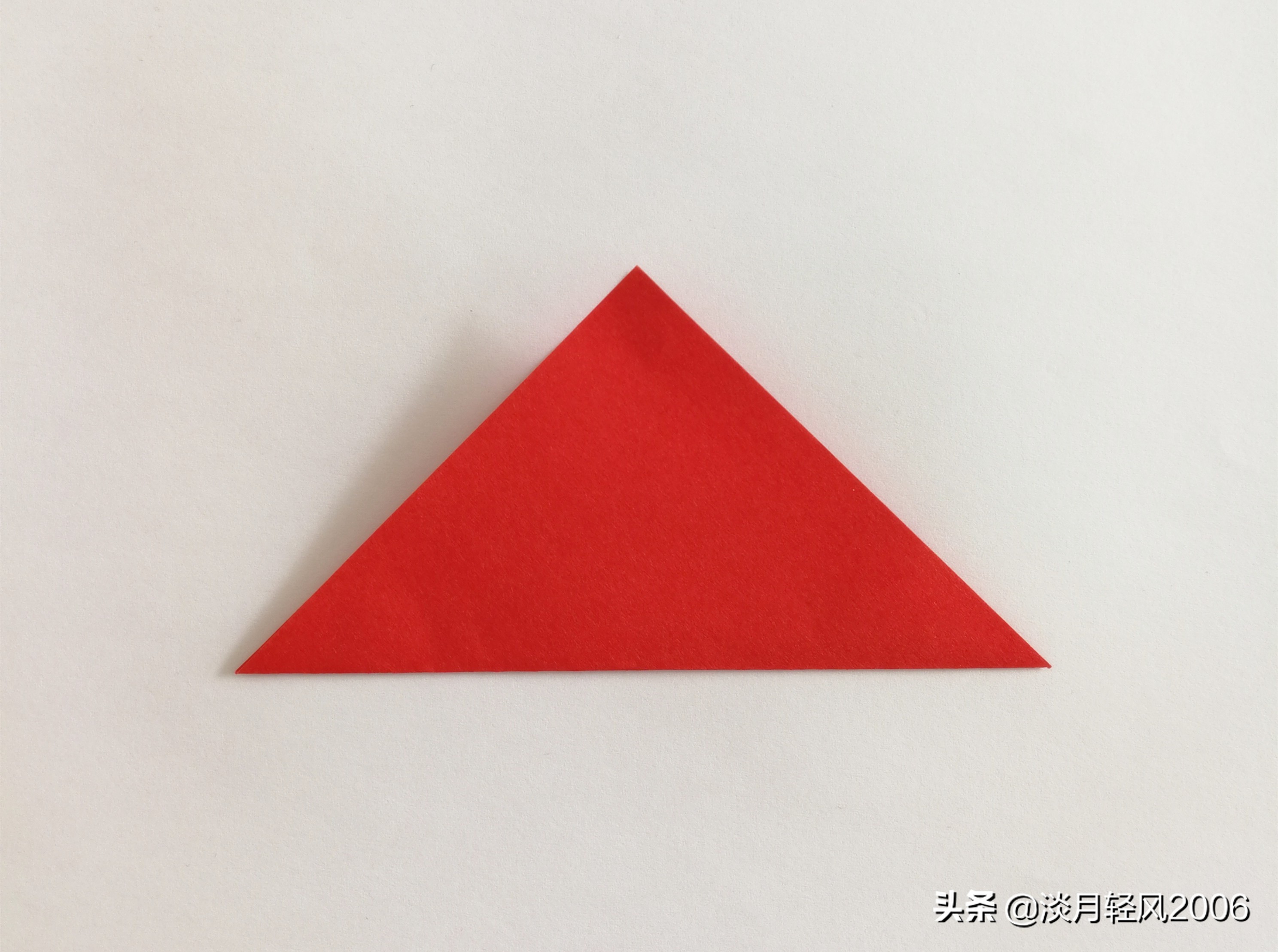 怎么用一张纸一剪刀剪很多个爱心,立体爱心怎么折简单只用一张纸