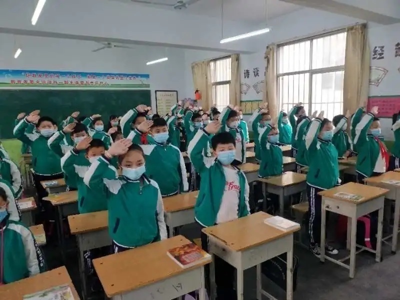 雪峰小学开学第一天的视频,桃源小学开学第一天