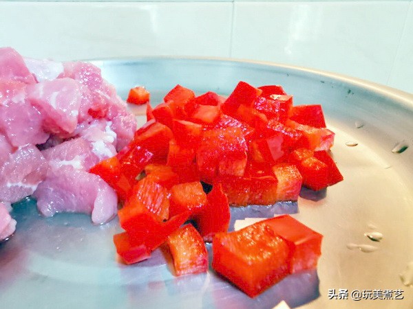 酸豆角怎么弄才好吃,酸豆角腌咸了要怎么变淡的