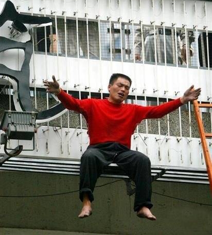 小时候的不幸让我有自杀想法，桥头卖灌饼的老太太一句话拯救了我