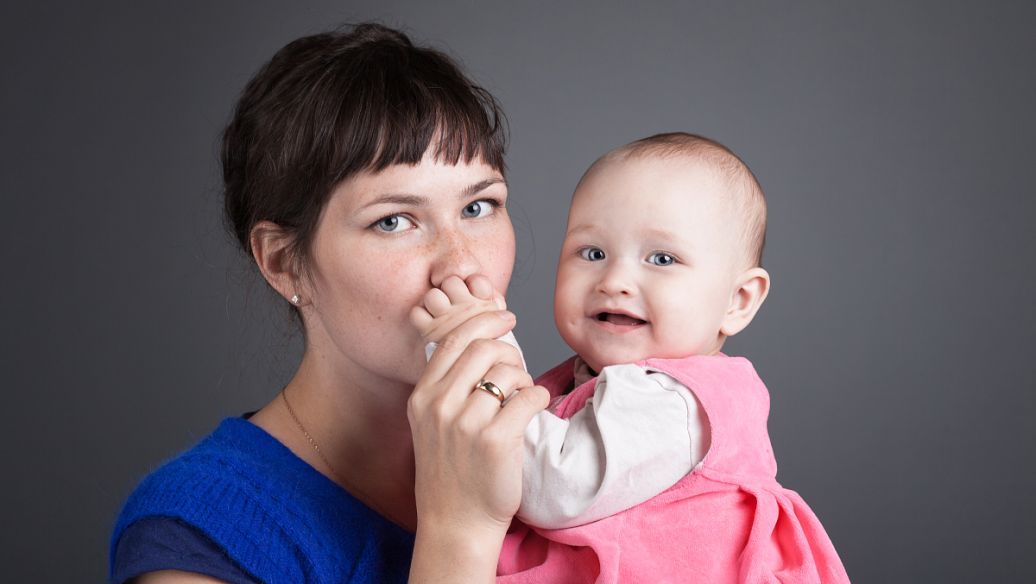 宝宝总是眨眼睛怎么回事,宝宝总是眨眼睛是中邪了吗