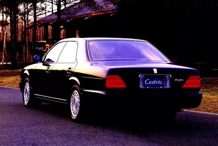 日产公爵老款车型,日产丰田皇冠