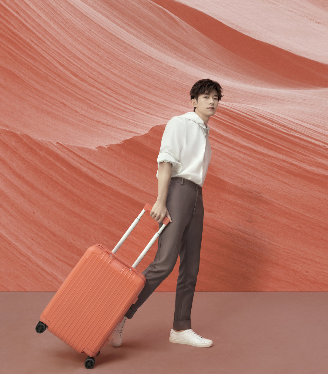 李宁新代言人易烊千玺官宣了吗,日默瓦代言人易烊千玺