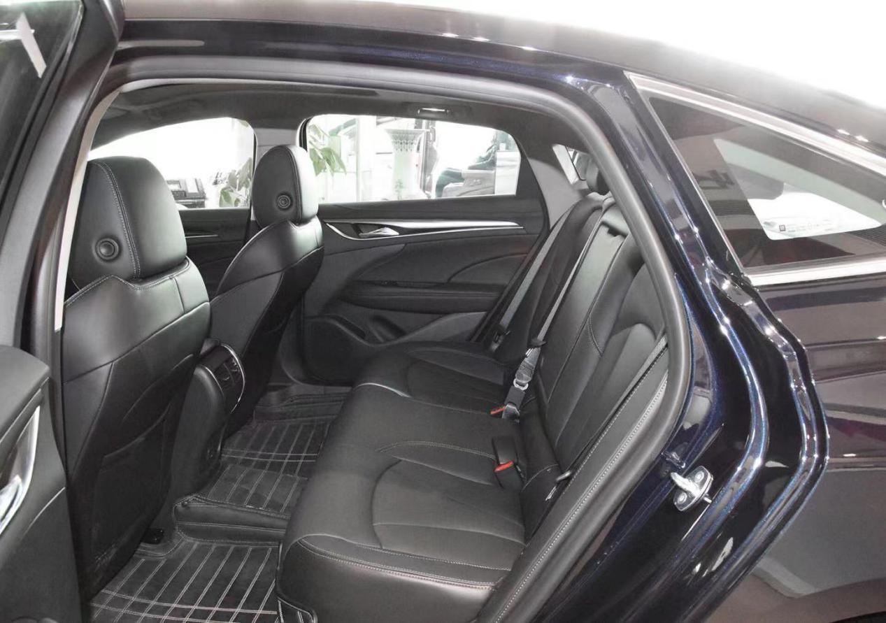 别克君越和大众迈腾试车,别克君越2.0t豪华版对比大众迈腾