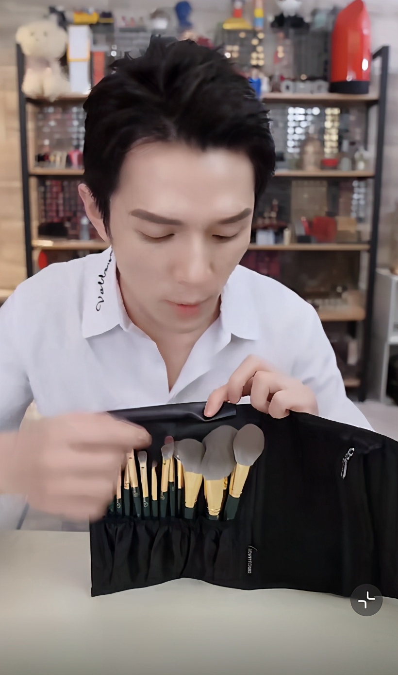 妆后没有想象中好看?想要提升化妆技巧,离不开这些工具