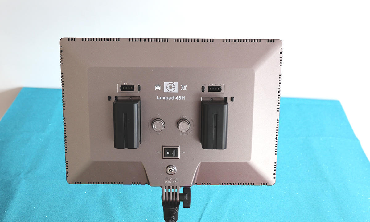 南冠平板摄像灯,南冠补光灯拍视频